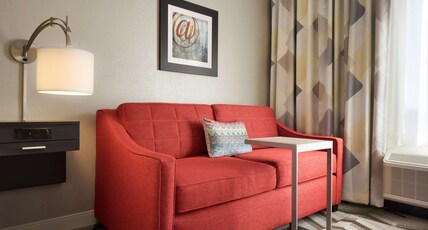 Hampton Inn by Hilton Spring Hill, TN Room Type - 1 KING SFBD MIC FRG NS