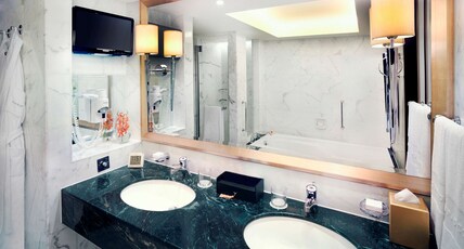 Conrad Hong Kong Room Type - KING EXEC HARBOUR VIEW RM