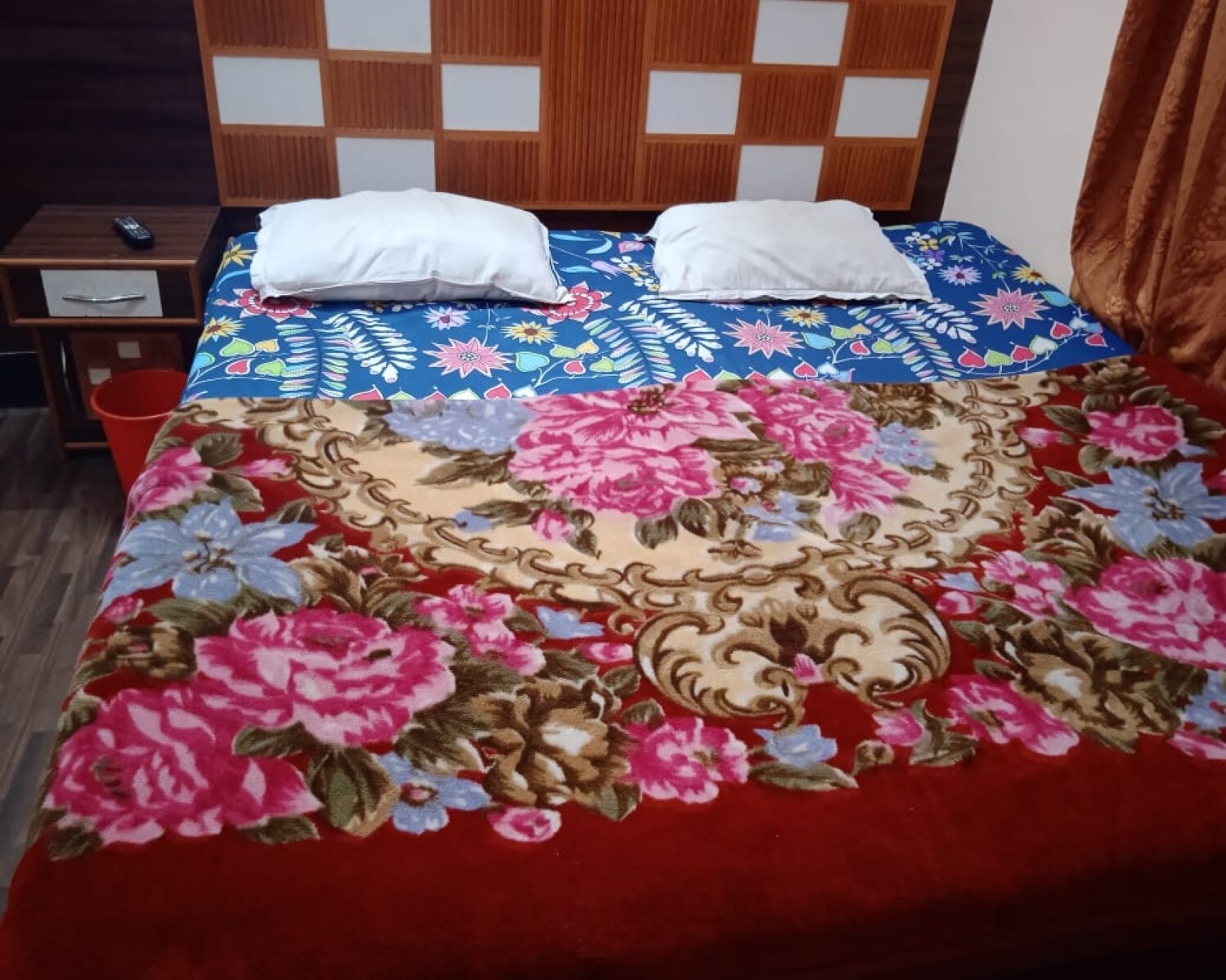 Hotel Rishabh - Tap to explore photos