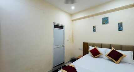 Hotel Devika Inn Room Type - Deluxe Room