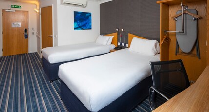 Holiday Inn Express SOUTHAMPTON - WEST Room Type - 2 Single Standard with Free Hot Breakfast