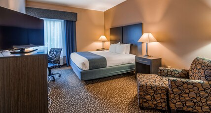 Best Western Plus Bradenton Hotel & Suites Room Type - 1 King Bed, Mobility Accessible, Communication Assistance, Roll In Shower, Non-Smoking, Full Breakfa Best Western Plus Bradenton Hotel & Suites Room Type - 1 King Bed, Mobility Accessible, Communication Assistance, Roll In Shower, Non-Smoking, Full Breakfa