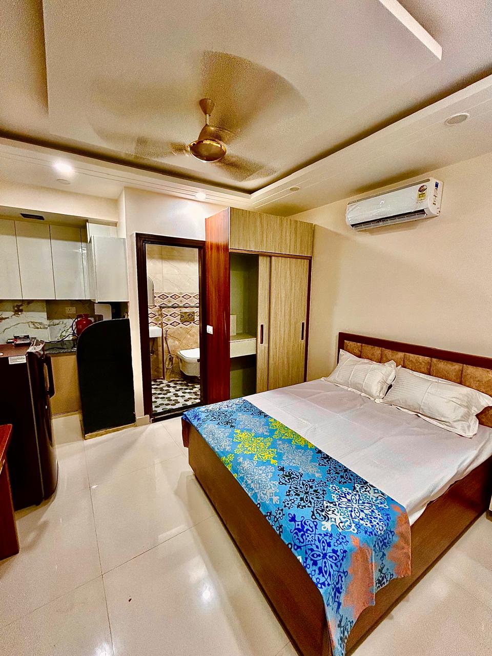 Cozy Corner Studio in SouthDelhi - Tap to explore photos