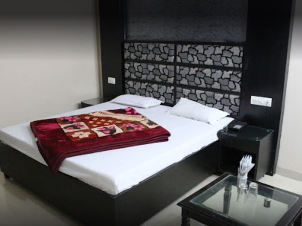 Hotel Time Square - Tap to explore photos