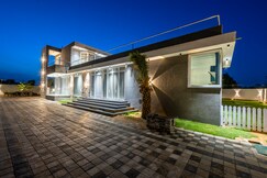 YOHAAN FARMS : A LUXURIOUS VILLA WITH SWIMMING POOL & BBQ