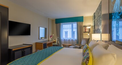 Crowne Plaza DUBLIN AIRPORT Room Type - 1 King Premium Lounge Access Crowne Plaza DUBLIN AIRPORT Room Type - 1 King Premium Lounge Access