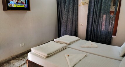 SHIVRATRI GUEST HOUSE Room Type - Budget Twin Bed Room