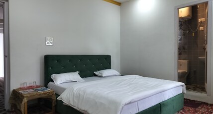 Elizabeth paying guest Room Type - Super deluxe