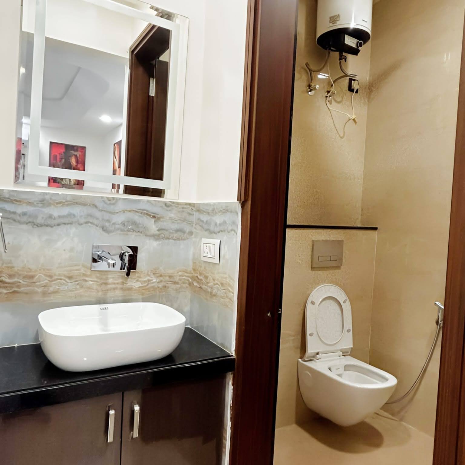 Central Loft 2BHK Balcony WiFi301 - Tap to explore photos