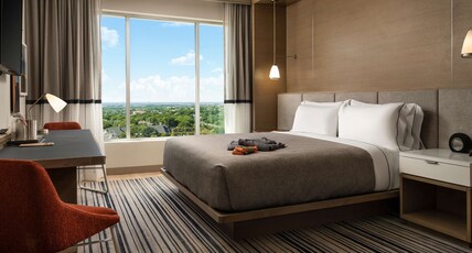 Canopy by Hilton Dallas Frisco Station Room Type - 1 KING BED PREMIUM ROOM