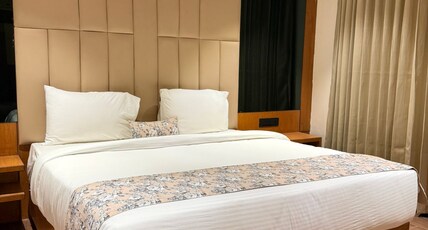 Hariganga's The Lake Attitude Room Type - Royal Suite Room