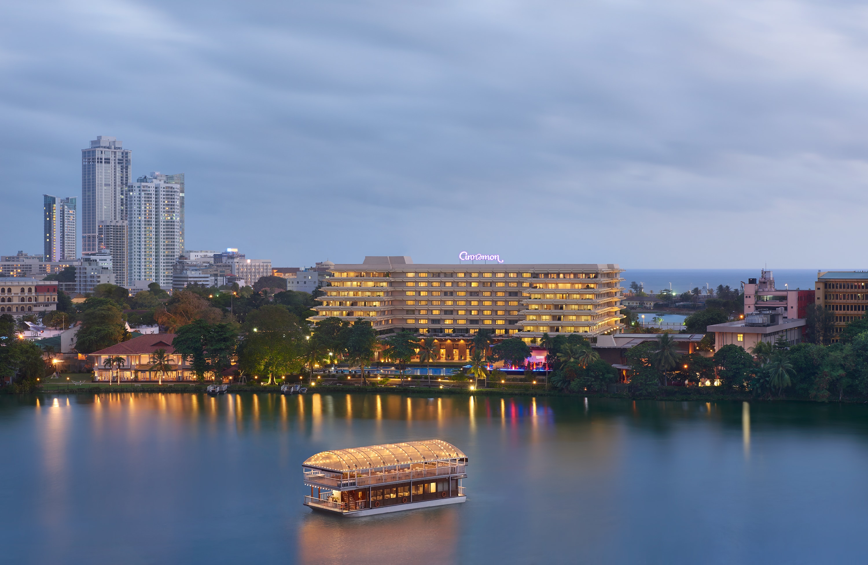 Cinnamon Lakeside Colombo Hotel - Tap to explore photos