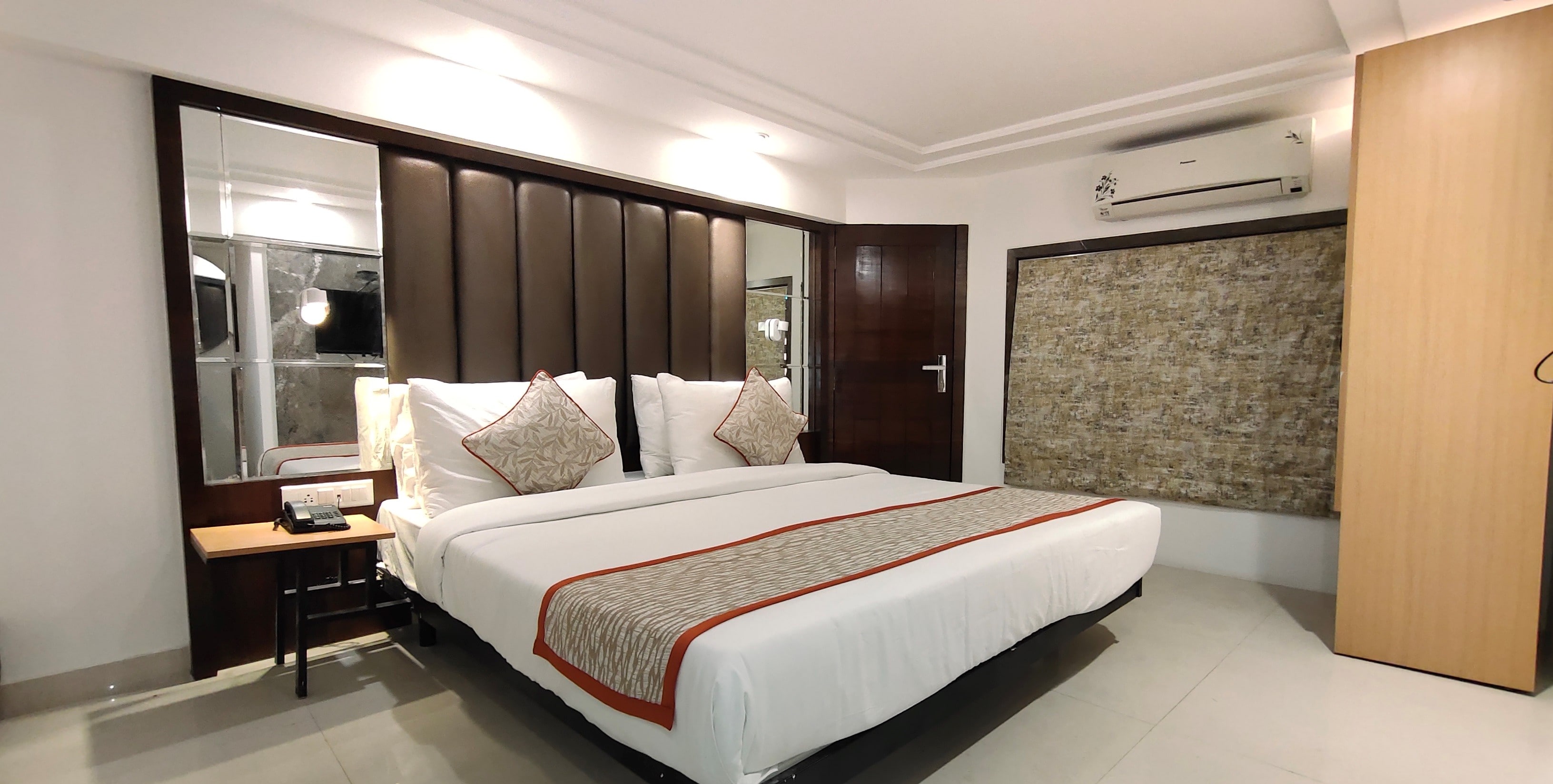 Hotel Supreme - Tap to explore photos