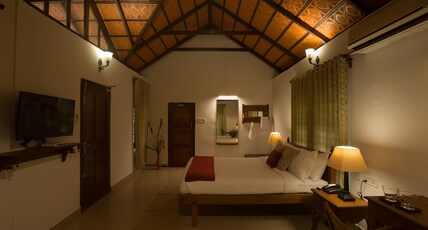 Palmgrove Lake Resort Room Type - Premium  Villa with Lake View
