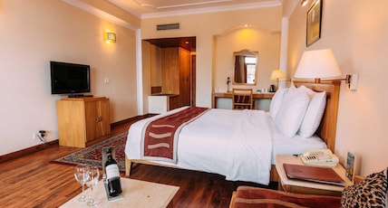 Hotel Willow Banks, Mall Road Shimla Room Type - Luxury rooms with Balcony (Limited View) and Bathtub Hotel Willow Banks, Mall Road Shimla Room Type - Luxury rooms with Balcony (Limited View) and Bathtub