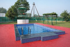 Aravali Farmhouse, Noida With Swimming Pool & Expansive Garden