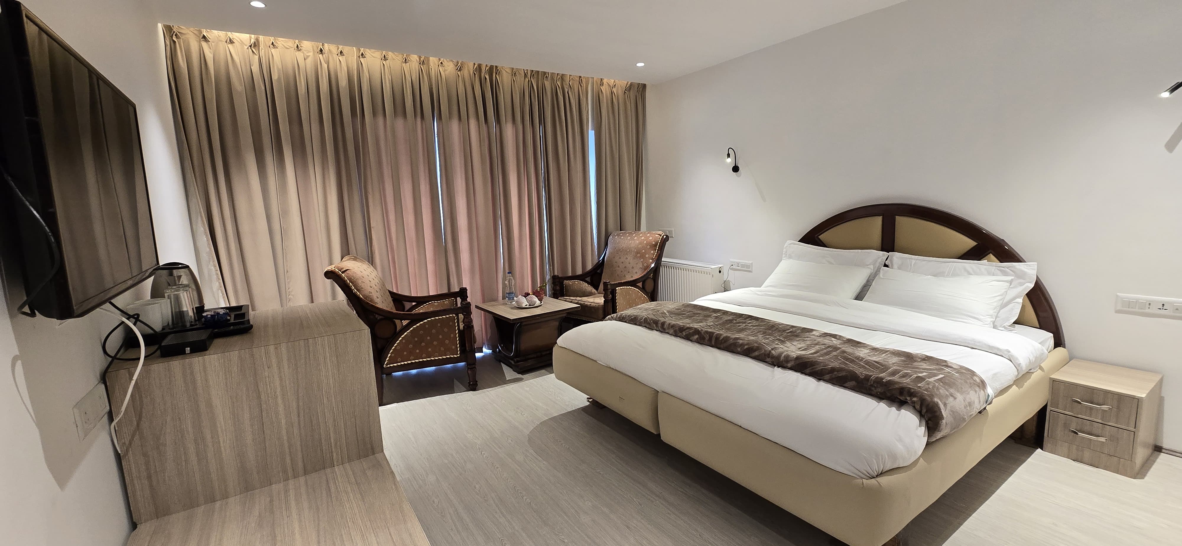 Pine Palace Platinum - Tap to explore photos