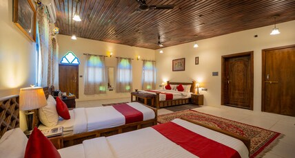 Hotel Shahi Place & Restaurant Room Type - Family Triple Bed Room