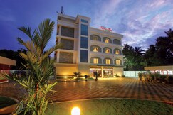 Hotel Royal Kallada Residency