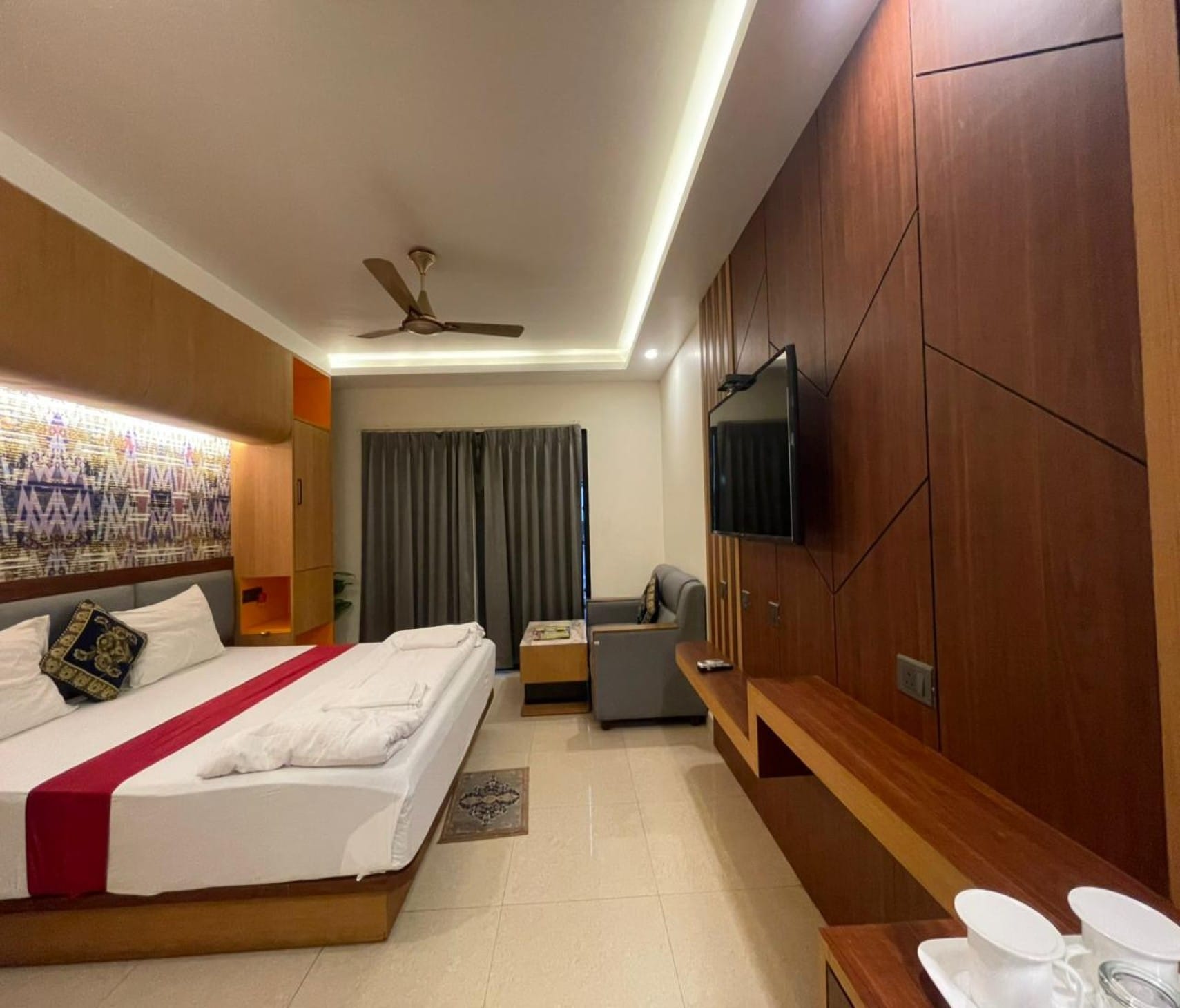 Asha Premium - Tap to explore photos