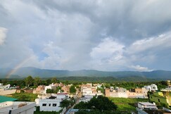 White lotus apartment