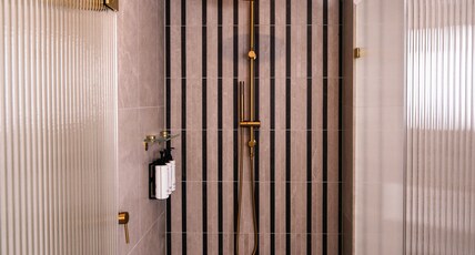 voco GOSFORD Room Type - 1 King Premium Bay View Balcony
