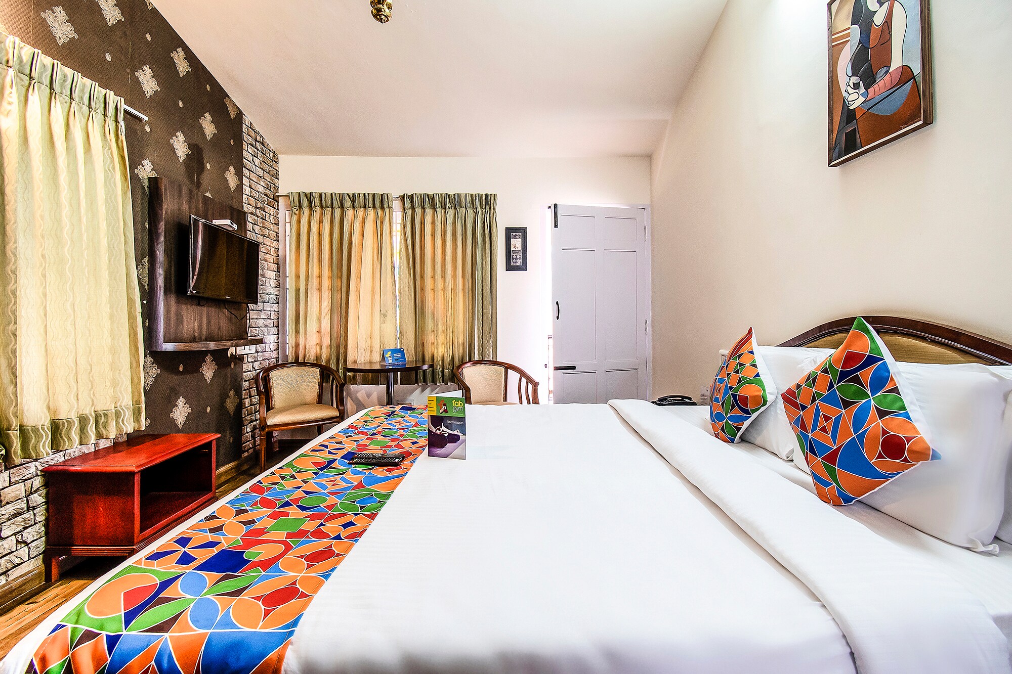 Via St. Clouds - Tap to explore photos