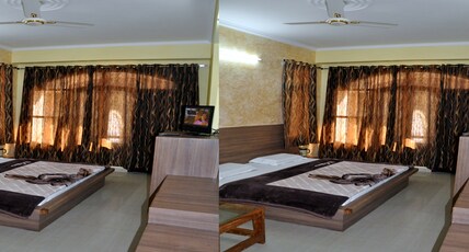 Hotel Sanjeev Palace Room Type - Super Deluxe Double Room AC