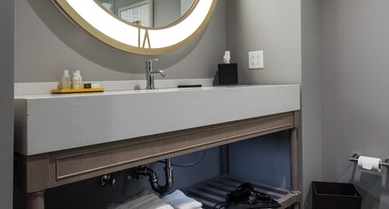 Hotel Indigo HATTIESBURG Room Type - 1 King Bed Standard Comm Accessible