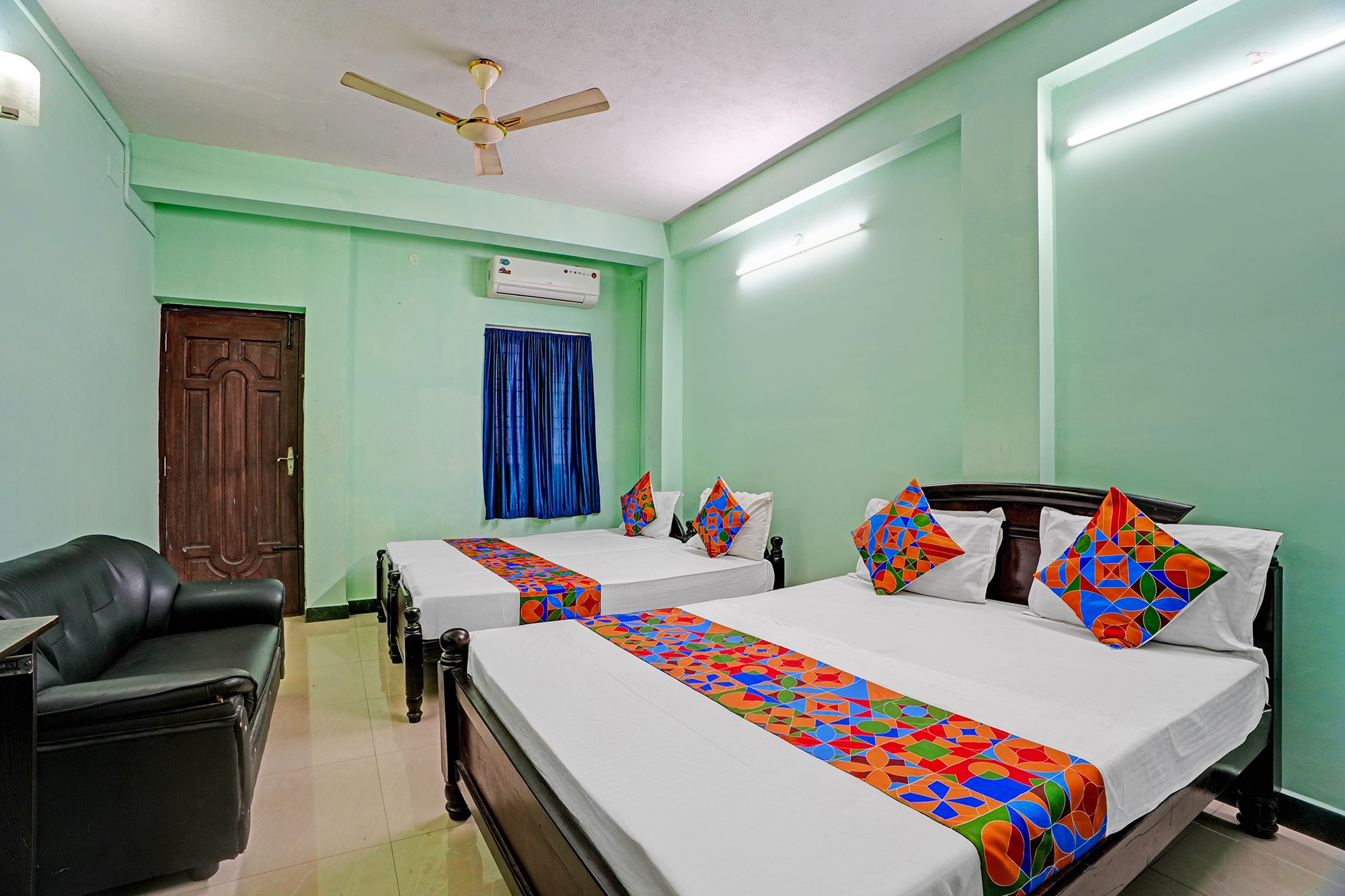 FabHotel D Qube - Porur - Tap to explore photos