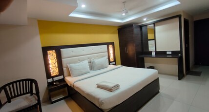 PPH Living Tricolours Room Type - Economy Double Non AC