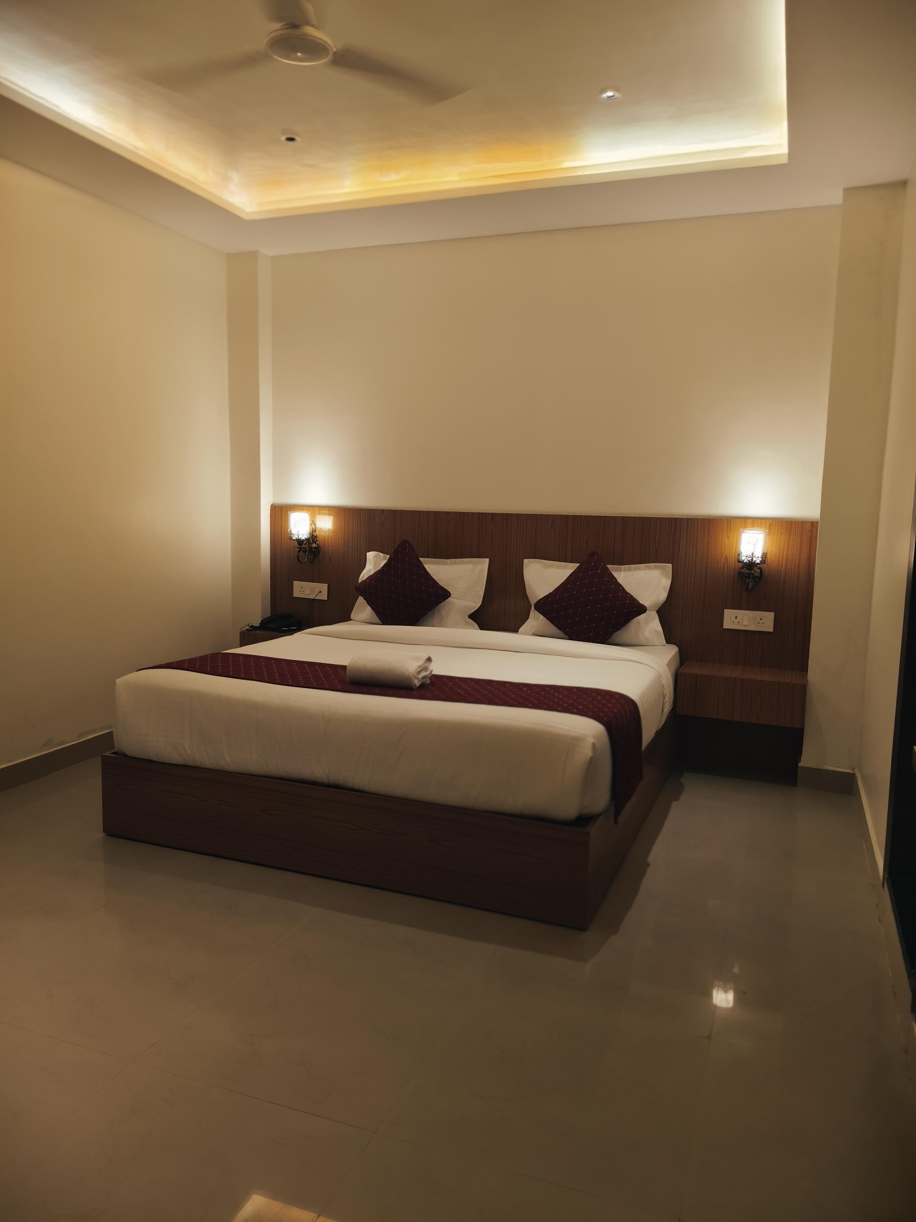 Hotel Vinayakam - Tap to explore photos