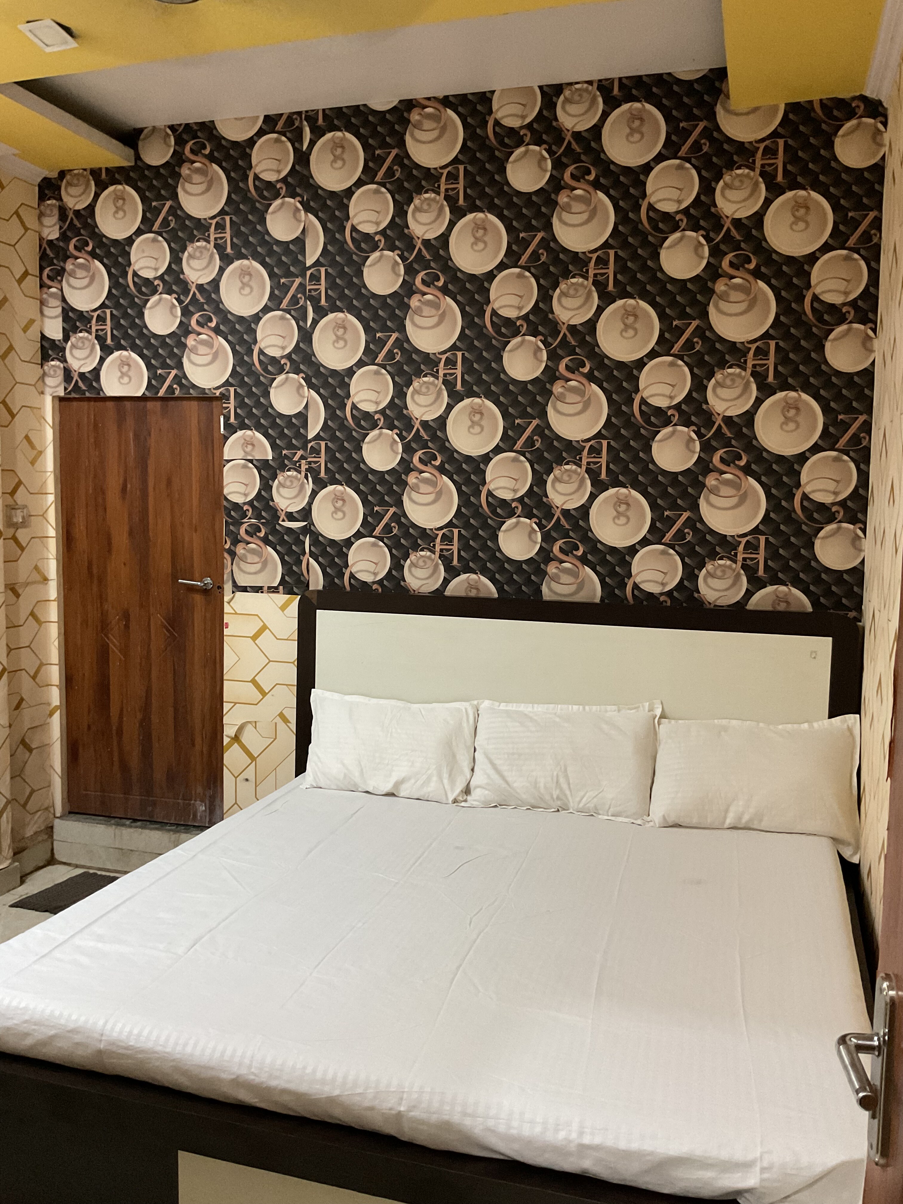 Shri Jagannath Paying Guest House - Tap to explore photos