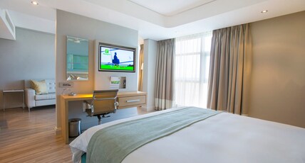 Holiday Inn Mauritius Mon Tresor Room Type - 1 King Suite