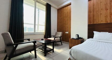 Hotel J P Grand Room Type - Executive Room Hotel J P Grand Room Type - Executive Room