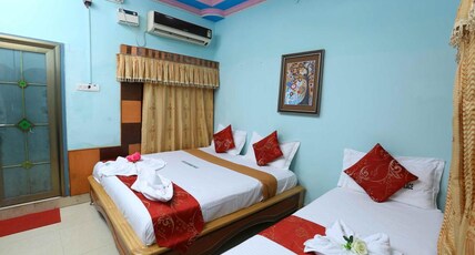 Hotel Shri Swarna's Palace Room Type - Executive Triple AC Room