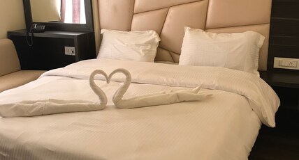 Hotel Kabir Residency 4 minutes walk to Golden Temple Room Type - Deluxe Interconnected TWO ROOMS SET