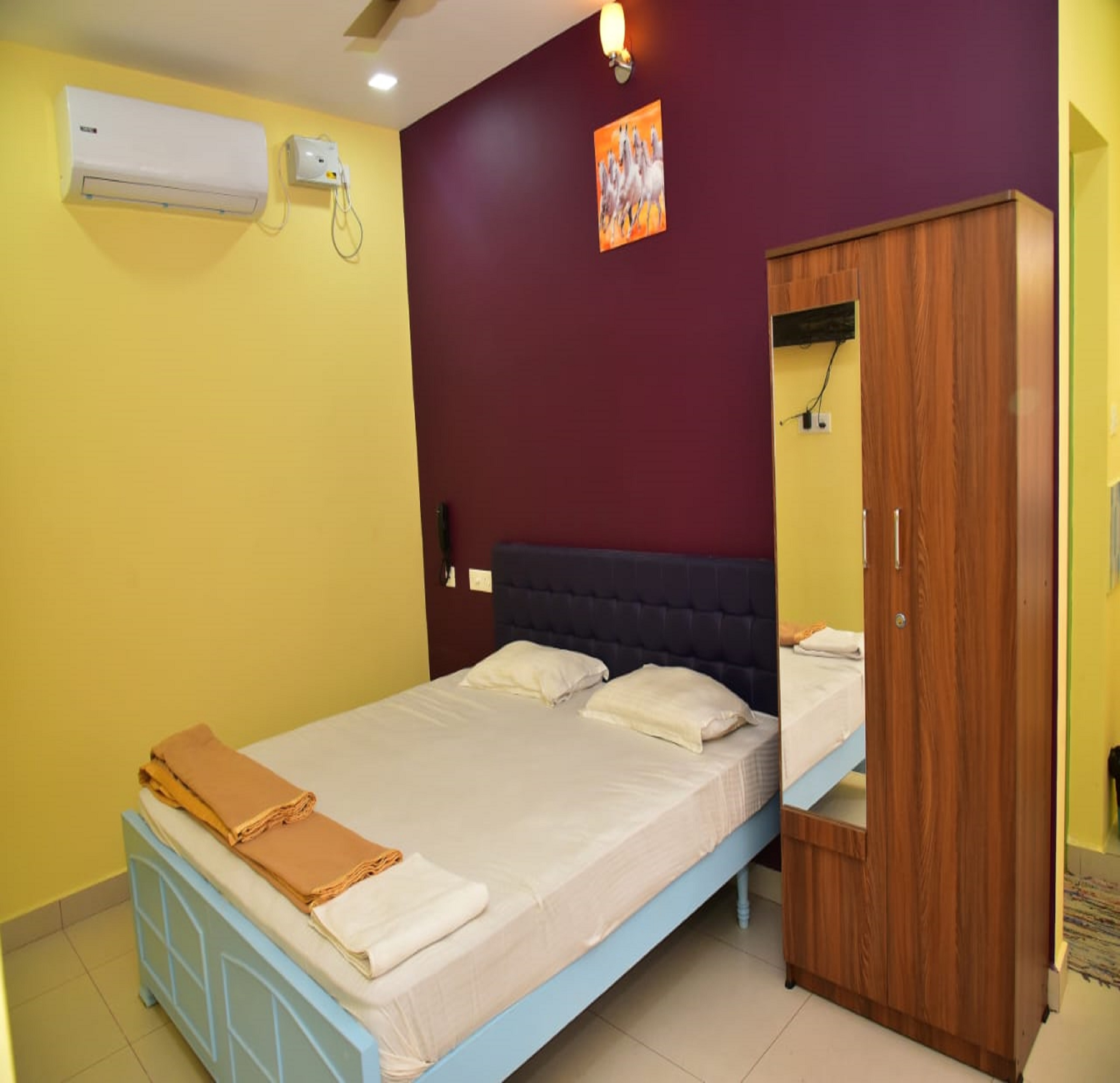 VHR Guest House - Tap to explore photos