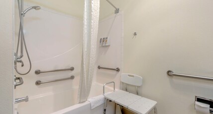 Best Western Plus Grapevine Inn Room Type - 1 King Bed, Mobility Accessible, Bathtub, Non-Smoking, Full Breakfast