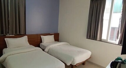 Sharman suites Room Type - Standard Twin Bed Room
