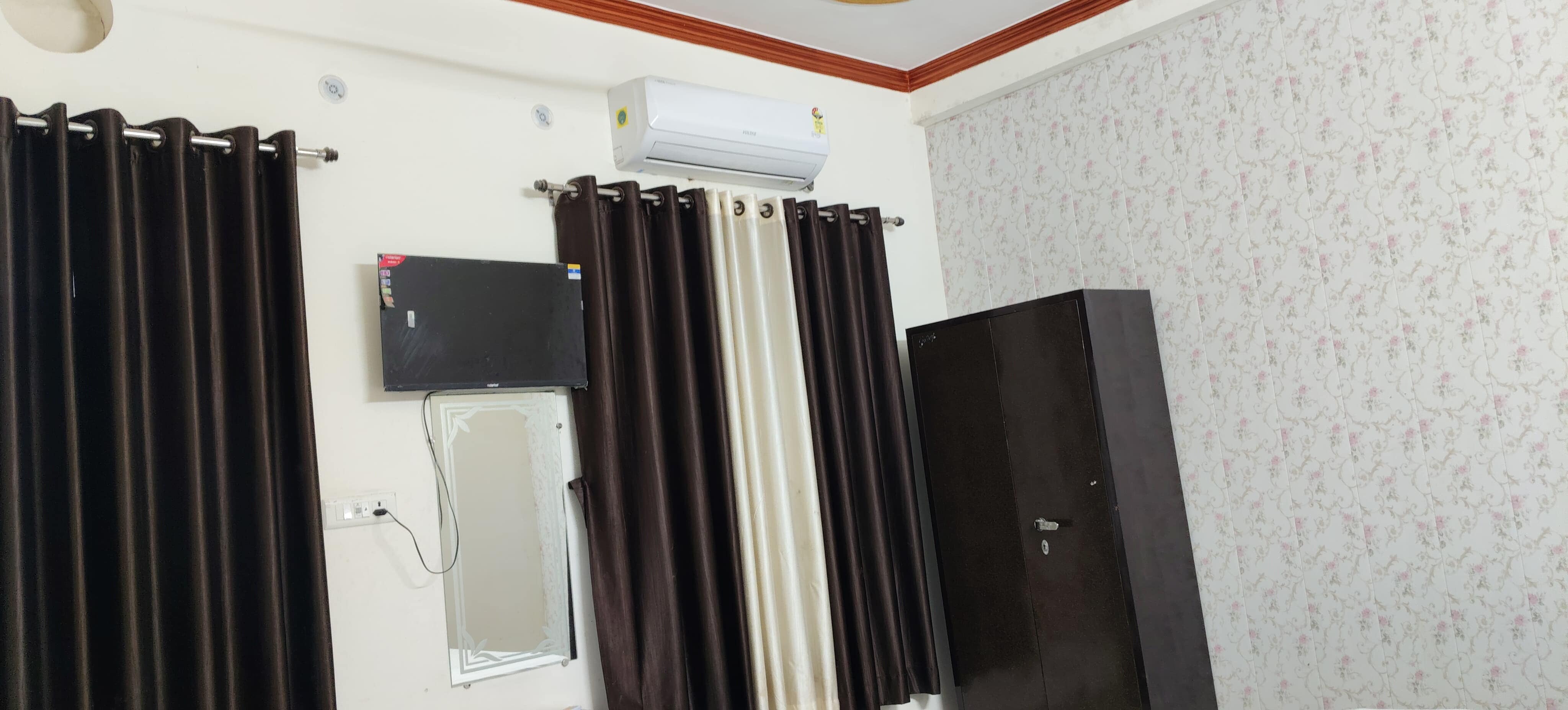 Hariom Homestay - Tap to explore photos