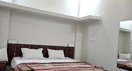 Hotel shree Bharti Room Type - Bedroom G-1