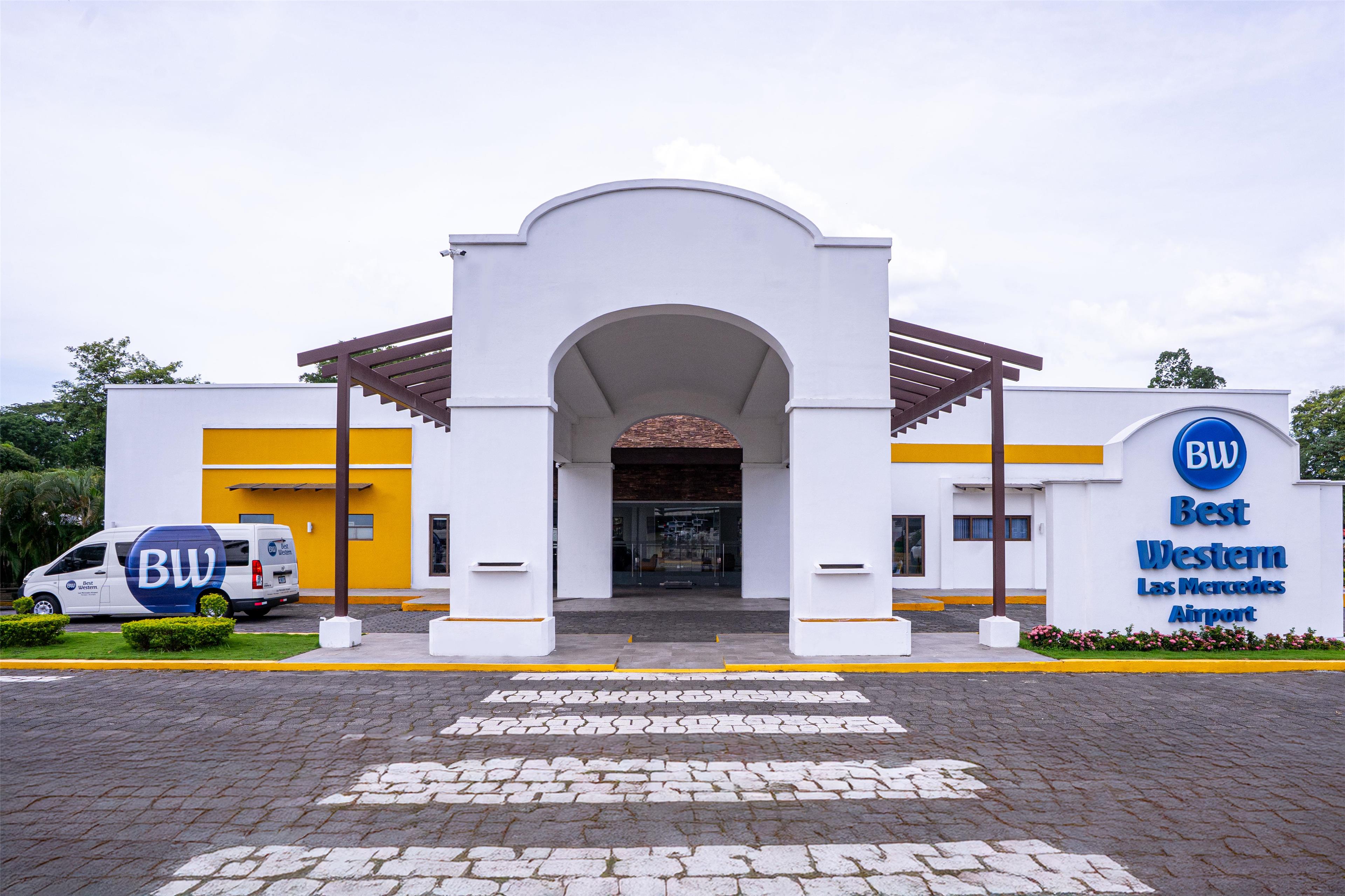 Best Western Las Mercedes - Tap to explore photos