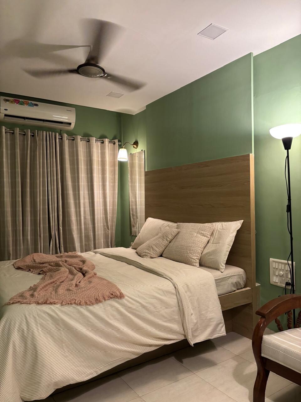 Stylish Private 2BHK Apartment In Bandra- Lotus - Tap to explore photos
