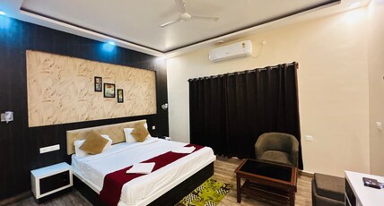 Hotel Mariya International Bodhgaya Room Type - Deluxe King Bed Room Hotel Mariya International Bodhgaya Room Type - Deluxe King Bed Room