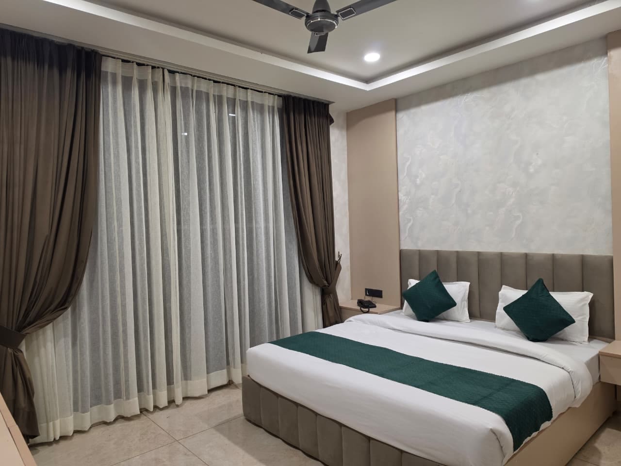 Himsagar Hotel - Tap to explore photos