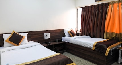 Hotel Guru Inn Room Type - Deluxe AC Twin Bed Hotel Guru Inn Room Type - Deluxe AC Twin Bed