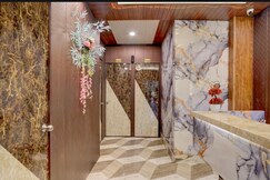 Rooms of Hotel Emerald Inn