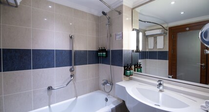 Crowne Plaza AMMAN Room Type - 2 Twin Standard Top Floor Smoking