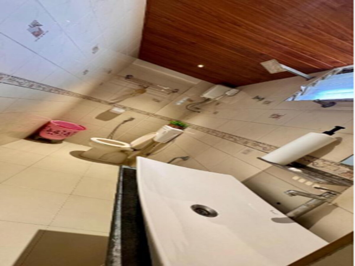 Hotel Metro Inn - Tap to explore photos